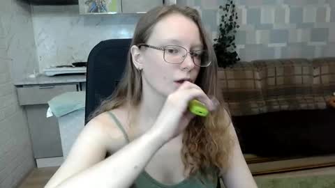 Snapshot of meowcr chatting on September 19, 1:01 pm meowcr online show from September 19, 1:01 pm