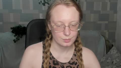 Snapshot of meowcr chatting on May 10, 4:56 pm meowcr online show from May 10, 4:56 pm