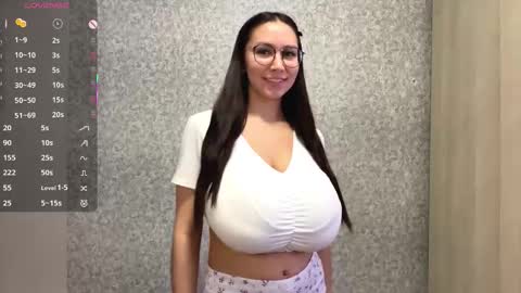 Snapshot of meowgirlye chatting on February 14, 9:17 am Mona online show from February 14, 9:17 am