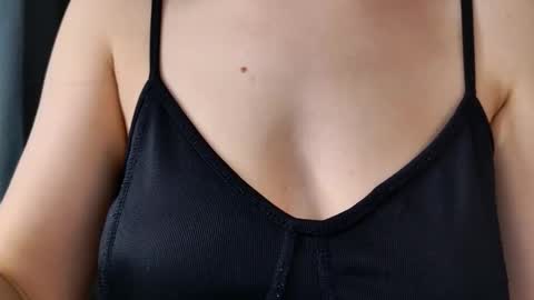 Mia online show from March 18, 5:21 am