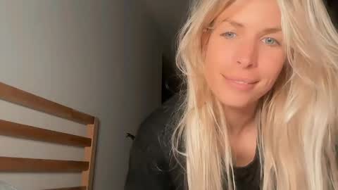 mer_kel online show from April 17, 10:24 pm