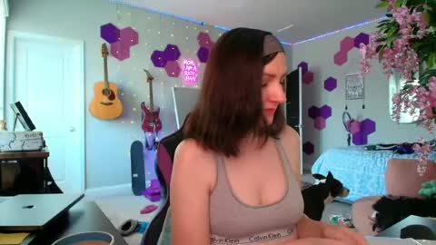 Meredith Bae online show from July 6, 6:32 pm