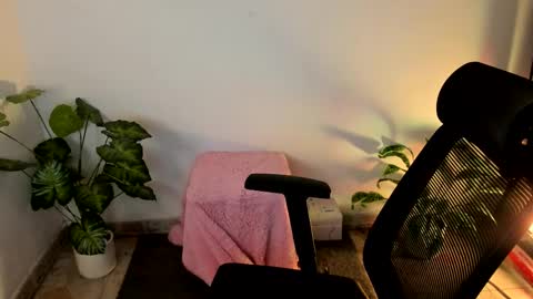 Snapshot of meridaxbrave_ chatting on September 21, 2:24 am laura 3 i am independent model online show from September 21, 2:24 am