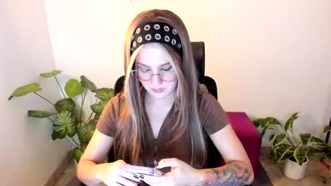 Snapshot of meridaxbrave_ chatting on October 12, 2:21 am laura 3 i am independent model online show from October 12, 2:21 am