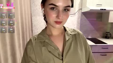 Snapshot of meridethvilca chatting on November 3, 6:09 pm Rina online show from November 3, 6:09 pm