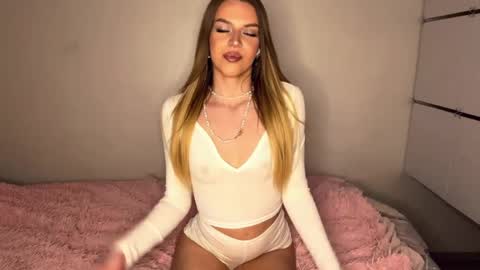 Snapshot of meridethvilca chatting on April 5, 5:43 pm Rina online show from April 5, 5:43 pm