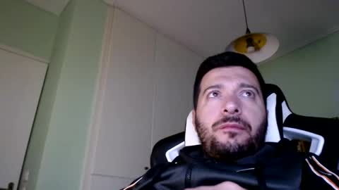 Snapshot of metalic18 chatting on November 9, 5:50 am FunnyTimeHere online show from November 9, 5:50 am