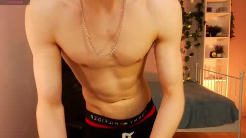 MEVERIK OUSHEN online show from May 12, 8:17 pm