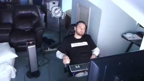 Snapshot of mfdoom6stax chatting on January 15, 12:43 pm LockedOutNaked online show from January 15, 12:43 pm