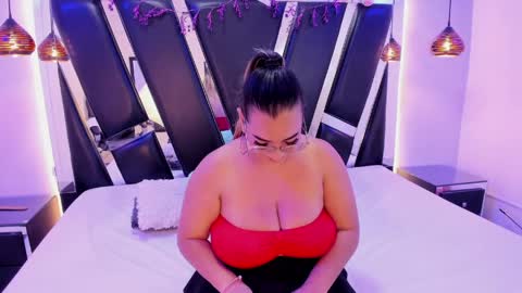 MHONIK BELUCI online show from April 9, 11:10 pm