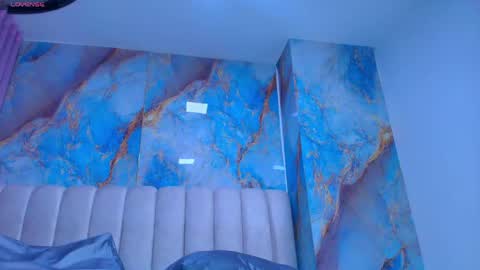 Emi online show from April 10, 7:18 pm