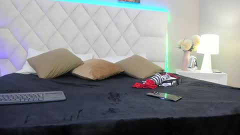mia__bailey_ online show from April 16, 3:07 am