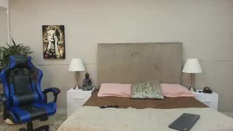 Snapshot of mia__zoe chatting on May 24, 3:22 am Mia Zoe online show from May 24, 3:22 am