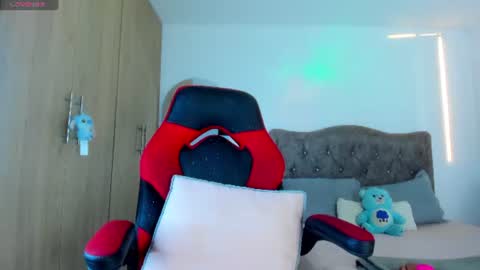 mia_adamsxxx online show from June 9, 10:54 pm
