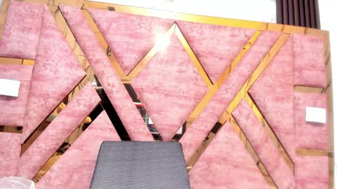 Mia online show from April 9, 11:48 am