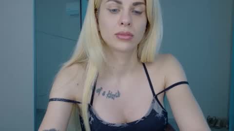 mia_angel online show from May 25, 4:46 pm