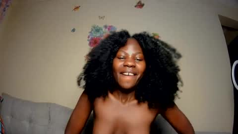Snapshot of mia_bellie2 chatting on July 9, 10:14 pm mia_bellie2 online show from July 9, 10:14 pm