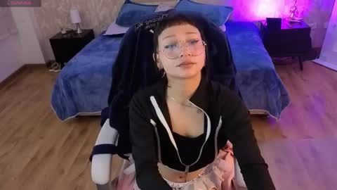 mia online show from May 26, 4:52 am