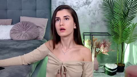 Freya Allen online show from December 11, 10:06 pm