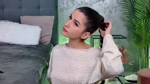 Freya Allen online show from January 21, 9:15 pm