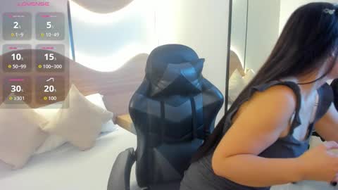 M I A  online show from November 6, 2:34 am