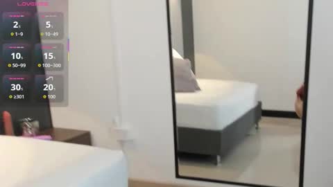 M I A  online show from January 18, 2:04 am