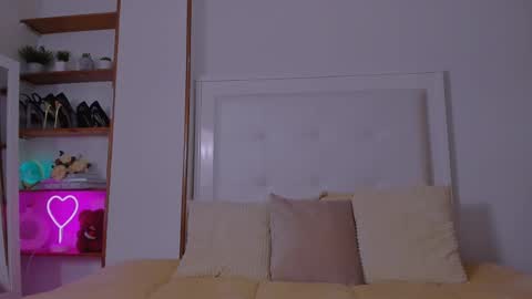 Snapshot of mia_daniellshot chatting on March 3, 12:37 pm Sarah Luna online show from March 3, 12:37 pm