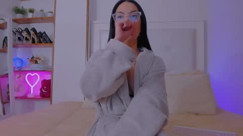 Snapshot of mia_daniellshot chatting on March 5, 7:49 pm Sarah Luna online show from March 5, 7:49 pm