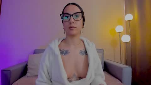 Snapshot of mia_daniellshot chatting on February 17, 6:47 pm Sarah Luna online show from February 17, 6:47 pm