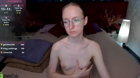 mia_e1fie online show from May 18, 4:07 am