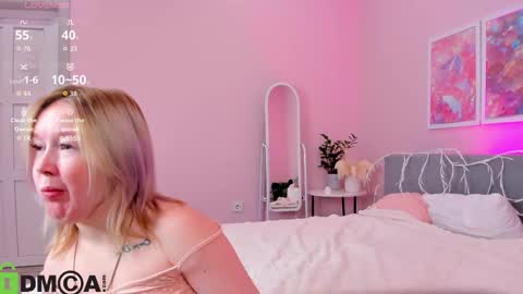 Mia online show from October 3, 7:49 am