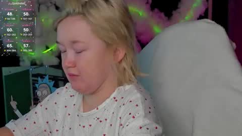 Snapshot of mia_ferd chatting on March 15, 2:50 am Mia online show from March 15, 2:50 am