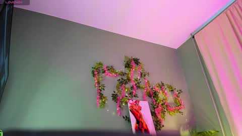 Snapshot of mia_ferd chatting on March 17, 3:00 am Mia online show from March 17, 3:00 am