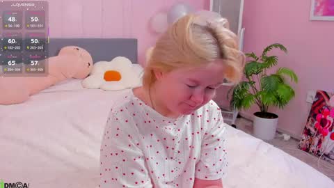 Snapshot of mia_ferd chatting on March 22, 2:48 am Mia online show from March 22, 2:48 am