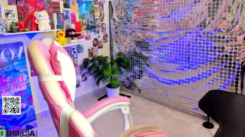 Snapshot of mia_ferd chatting on April 6, 3:26 am Mia online show from April 6, 3:26 am