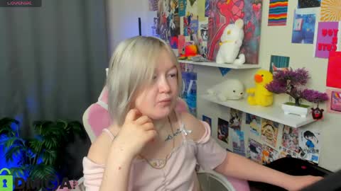 Snapshot of mia_ferd chatting on April 17, 2:36 am Mia online show from April 17, 2:36 am