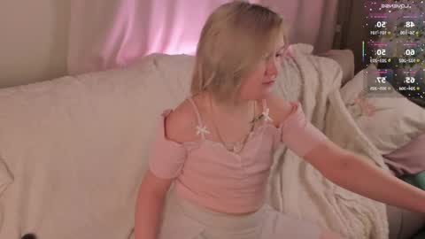 Snapshot of mia_ferd chatting on April 18, 2:37 am Mia online show from April 18, 2:37 am