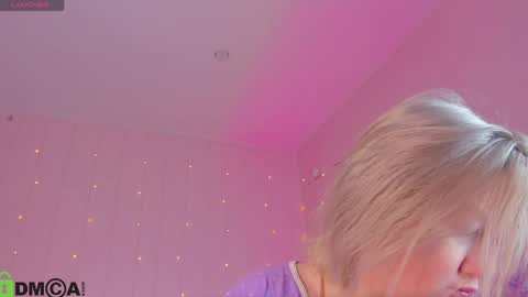 Snapshot of mia_ferd chatting on April 21, 2:51 am Mia online show from April 21, 2:51 am