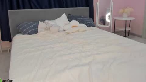 Snapshot of mia_ferd chatting on June 25, 5:12 am Mia online show from June 25, 5:12 am