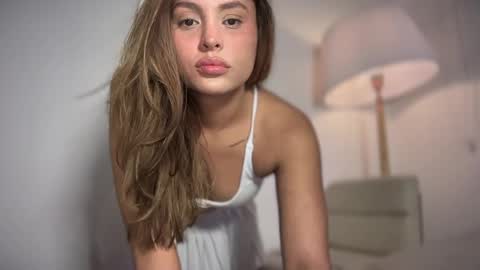 mia_ferrer777 online show from May 22, 11:21 pm