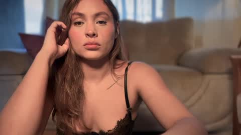 mia_ferrer777 online show from May 27, 10:18 pm