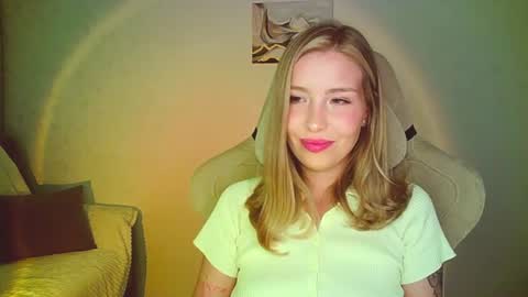 Mia online show from August 3, 11:52 pm