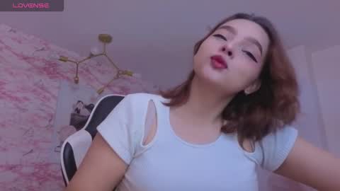 Mia online show from March 1, 1:24 pm