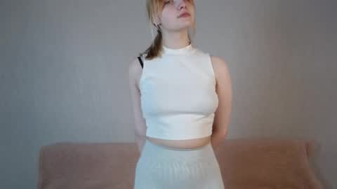 Snapshot of mia_foxie chatting on January 13, 12:54 pm Mia online show from January 13, 12:54 pm