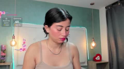mia online show from May 25, 2:01 pm
