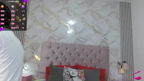 Mia Hiills online show from June 12, 12:37 pm