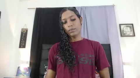 Mia Hiills online show from June 24, 12:59 pm