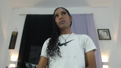 Mia Hiills online show from June 25, 12:09 pm
