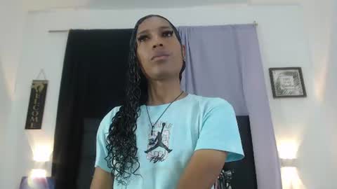 Mia Hiills online show from July 1, 12:40 pm