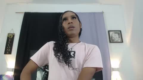 Mia Hiills online show from July 6, 3:03 pm